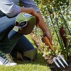 Burgon & Ball Moss Kneelo® Knee Pads -Outdoor Garden Care Shop 1171507 3